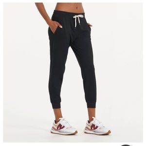 Black vuori joggers small
